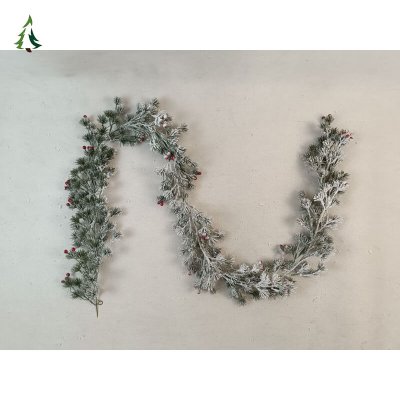 Искусственная рождественская гирлянда