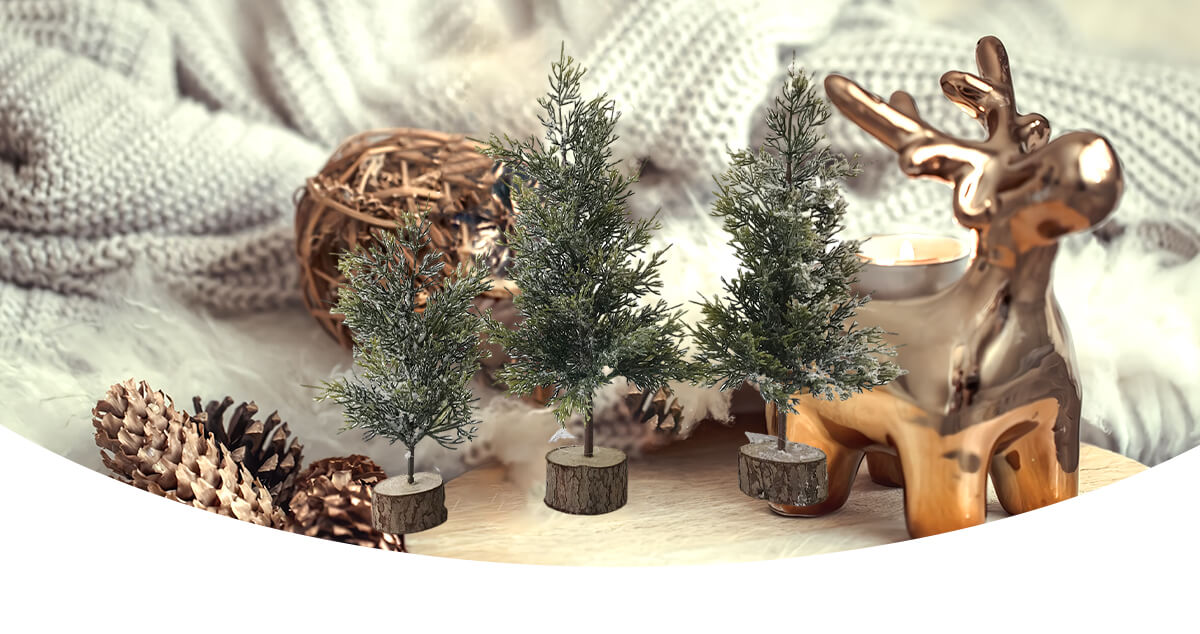 Pequeños árboles de Navidad de madera