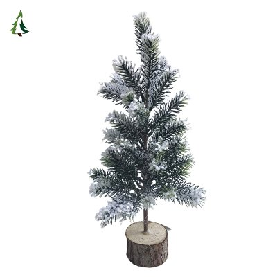 Árbol grande artificial para decoración del hogar.