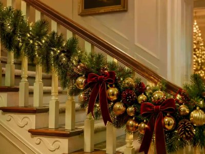 Beautiful Christmas Garland Manufacture Starts With Visible Greenery