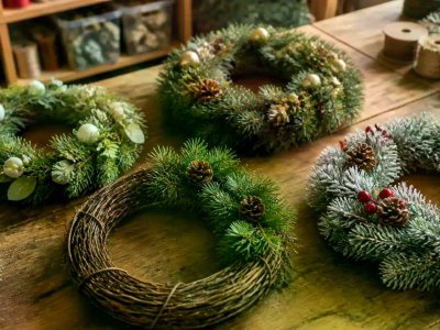 Small Christmas Wreath Manufacture Starts With Visual Scale