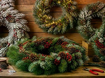 Large Christmas Wreath Supplier Testing Starts With Three Scenes