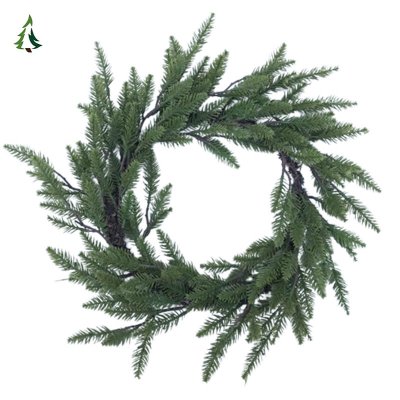 Coronas navideñas en la puerta principal