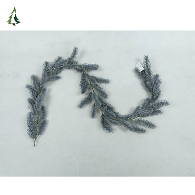 Guirnalda navideña de aspecto real