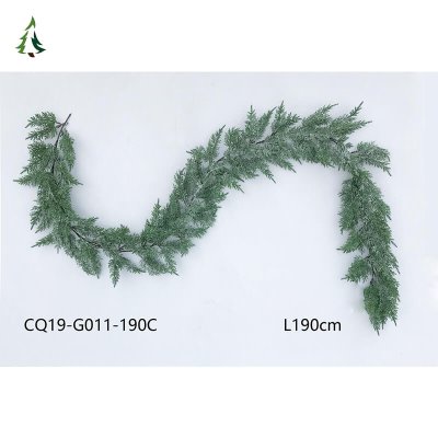 Guirnalda realista de cedro sintético