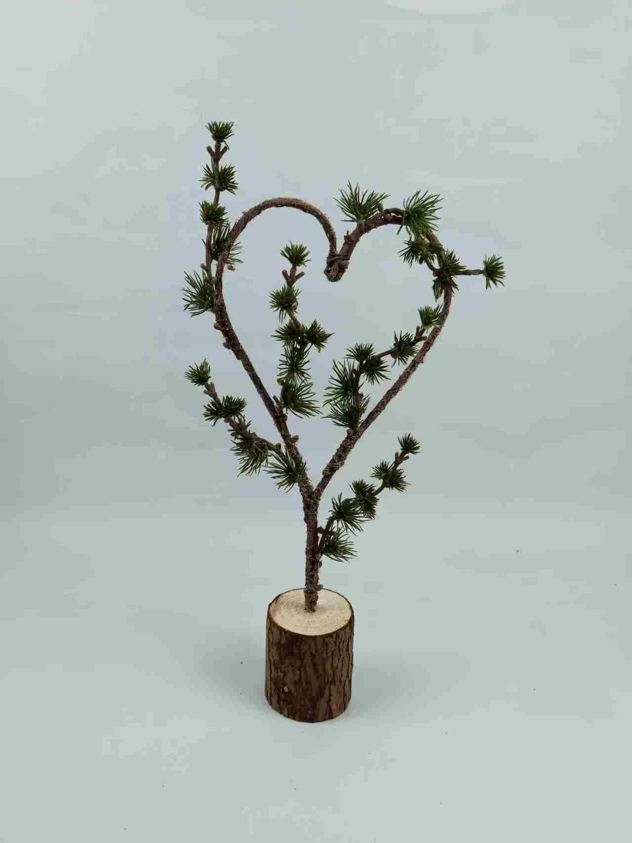 Королева Рождества – снежинка: праздничная элегантность в сочетании с вечной европейской роскошью