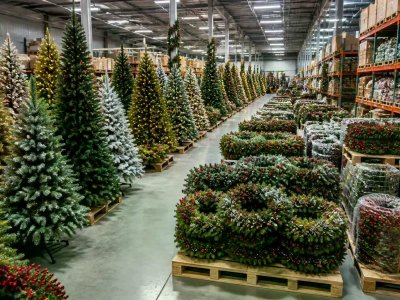 Choose The Modern Christmas Tree Supplier With Category Depth